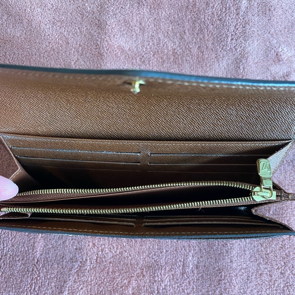 Louis Vuitton Authentic Monogram Sarah Wallet - Picture 5 of 9
